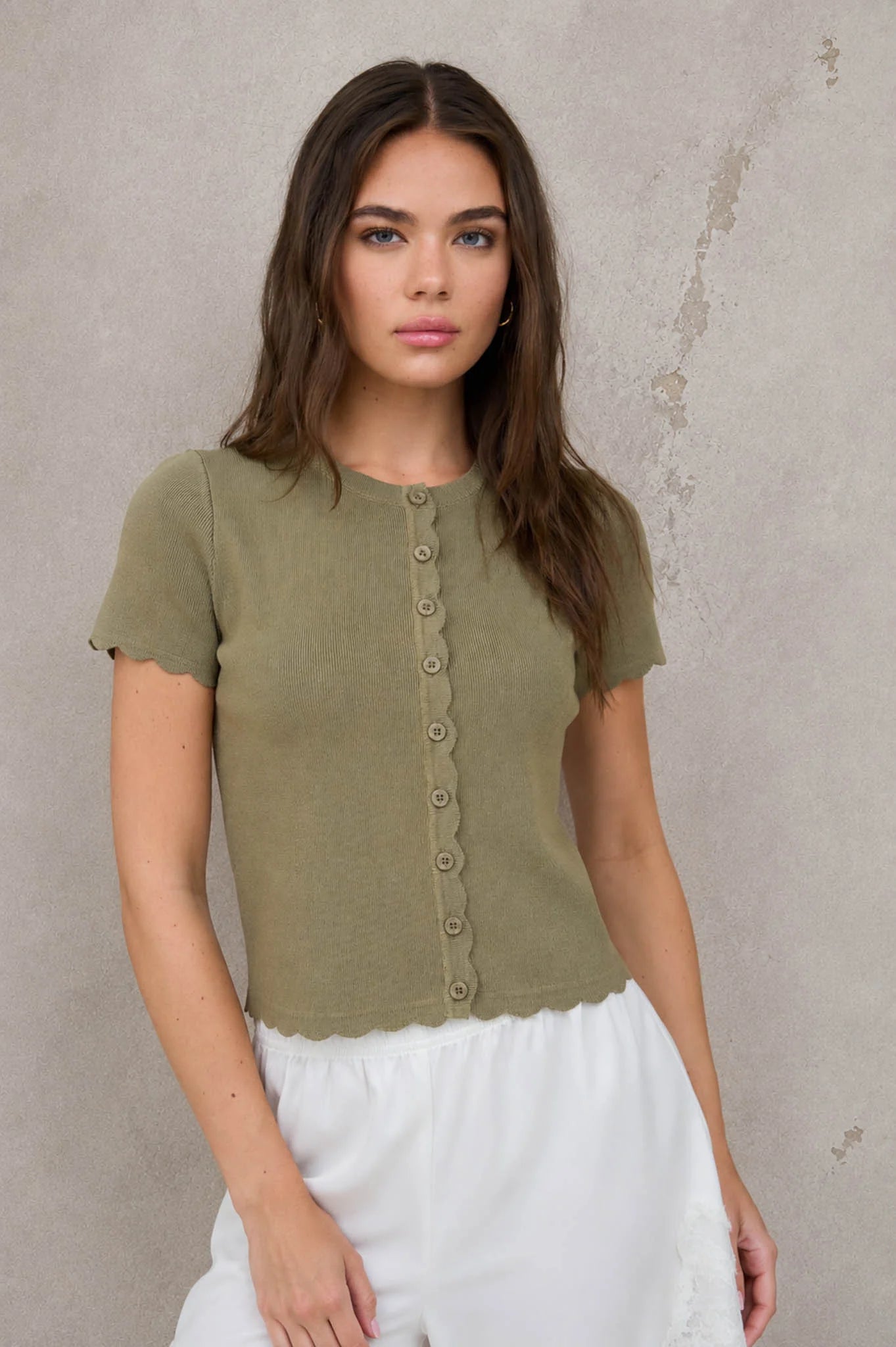 SCALLOPED SHORT SLEEVE BUTTON DOWN KNIT CARDIGAN - OLIVE
